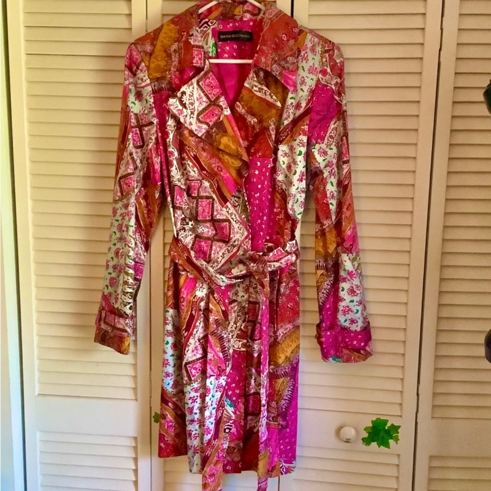 Dana Buchman Abstract Pattern Belted Trench Coat Size:  14 With matching scarf.